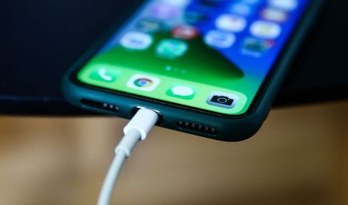 carga iPhone con cable