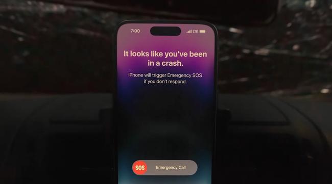 El iPhone 14 llama a emergencias por error: cuidado en las atracciones