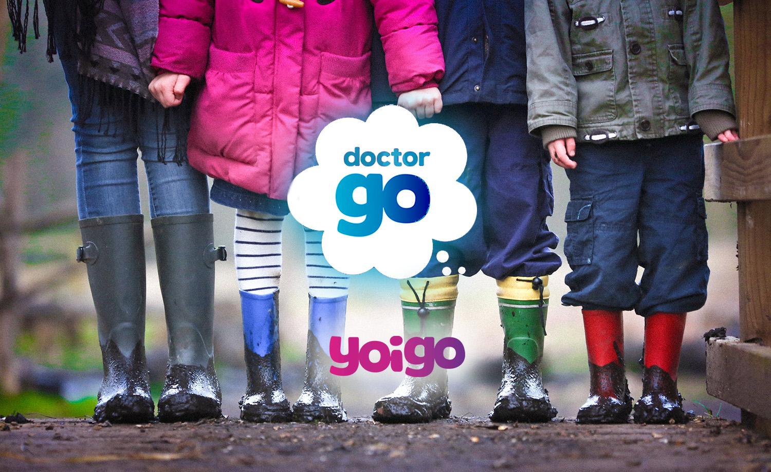 DoctorGO logotipo con niños al fondo