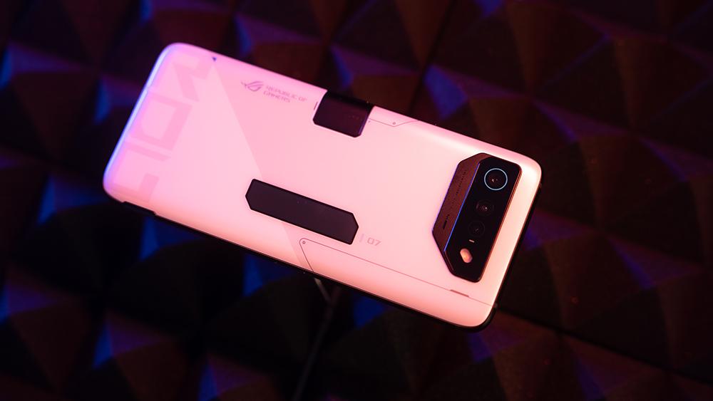 Asus ROG Phone 7 ultimate rosado