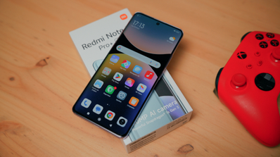 redmi note 14 pro+ encima caja