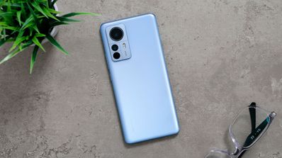 xiaomi 12 color azul mesa