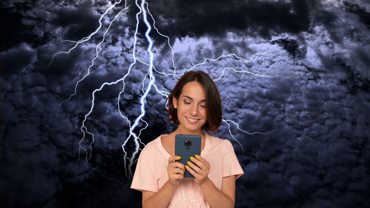 usar móvil con tormenta