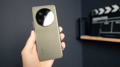 Xiaomi 13 Ultra en mano