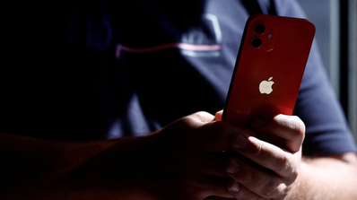 iphone 12 en mano