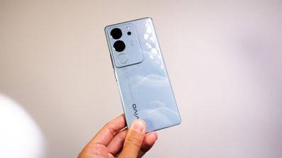 vivo v29 en la mano