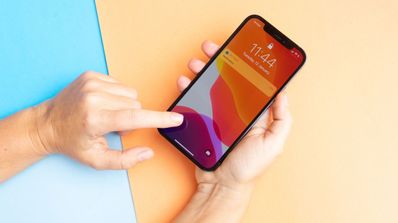 iphone en la mano