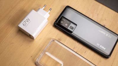 poco f5 pro móvil con cargador