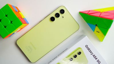 Samsung Galaxy a54 apoyado