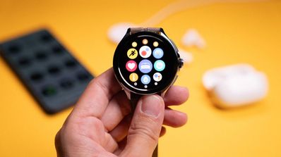 Watch 2 Pro en mano