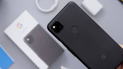 Google Pixel 4a fuera de la caja