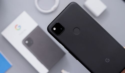 Google Pixel 4a fuera de la caja