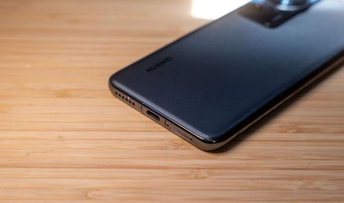 foto Huawei P60 Pro altavoz