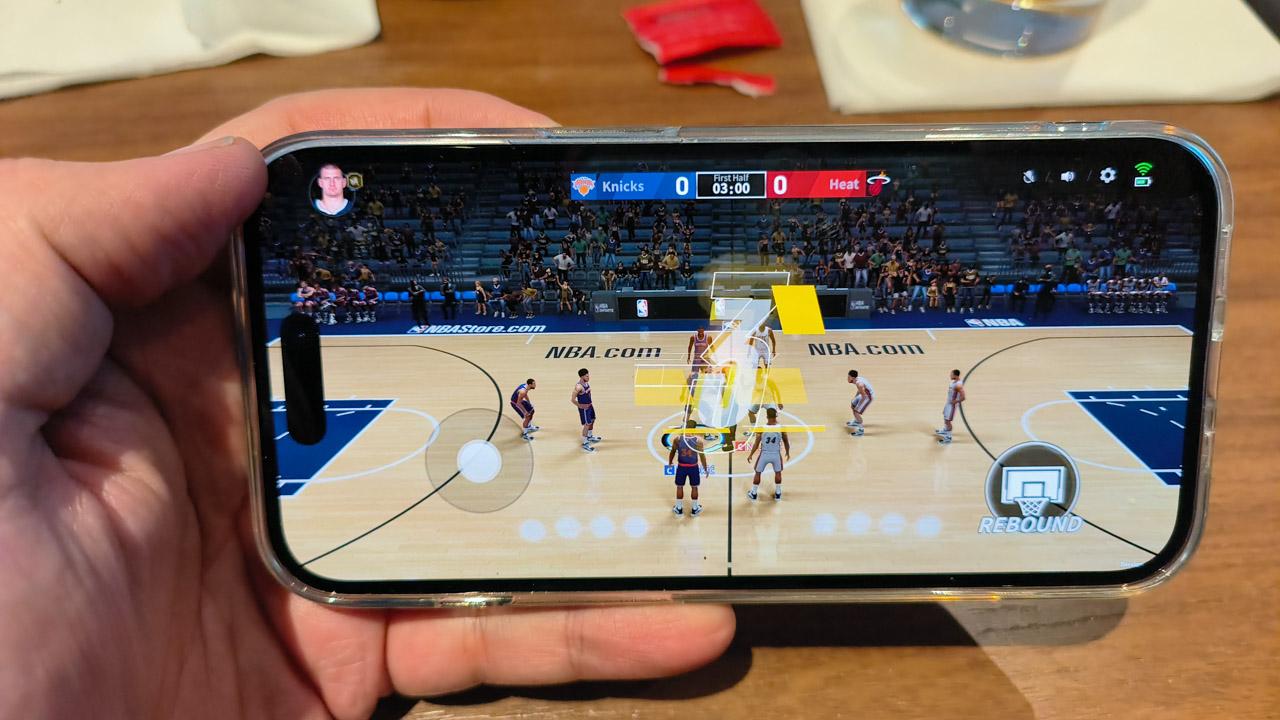 inicio de partido de NBA Infinite en iPhone