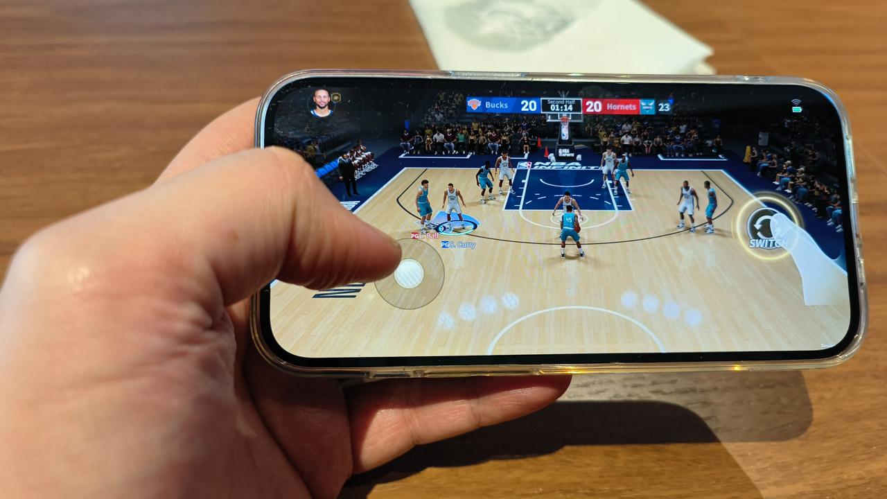 controles de NBA Infinite en iPhone