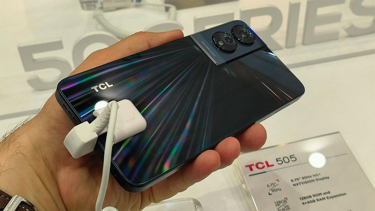 TCL lanza los primeros smartphones del mundo con tecnología NXTPAPER
