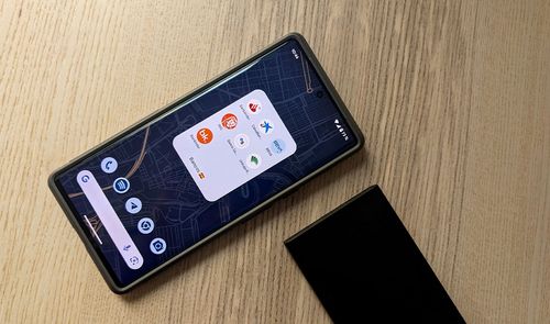 aplicaciones bancos españa movil sobre mesa