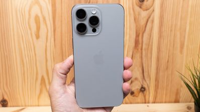 iphone 15 pro mano