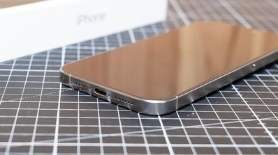iphone 15 pro por abajo