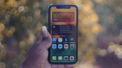 iphone en mano