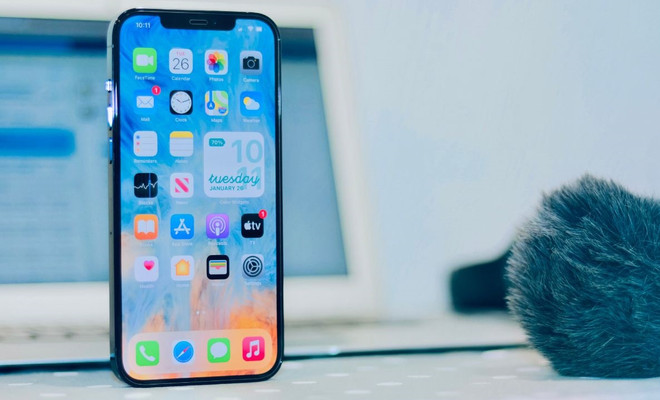 iphone 12 apoyado