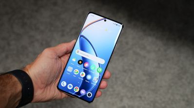 realme 12 pro+ 5g en mano