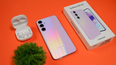 Samsung Galaxy A55 caja y auriculares