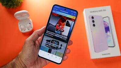Samsung galaxy a55 viendo movilzona
