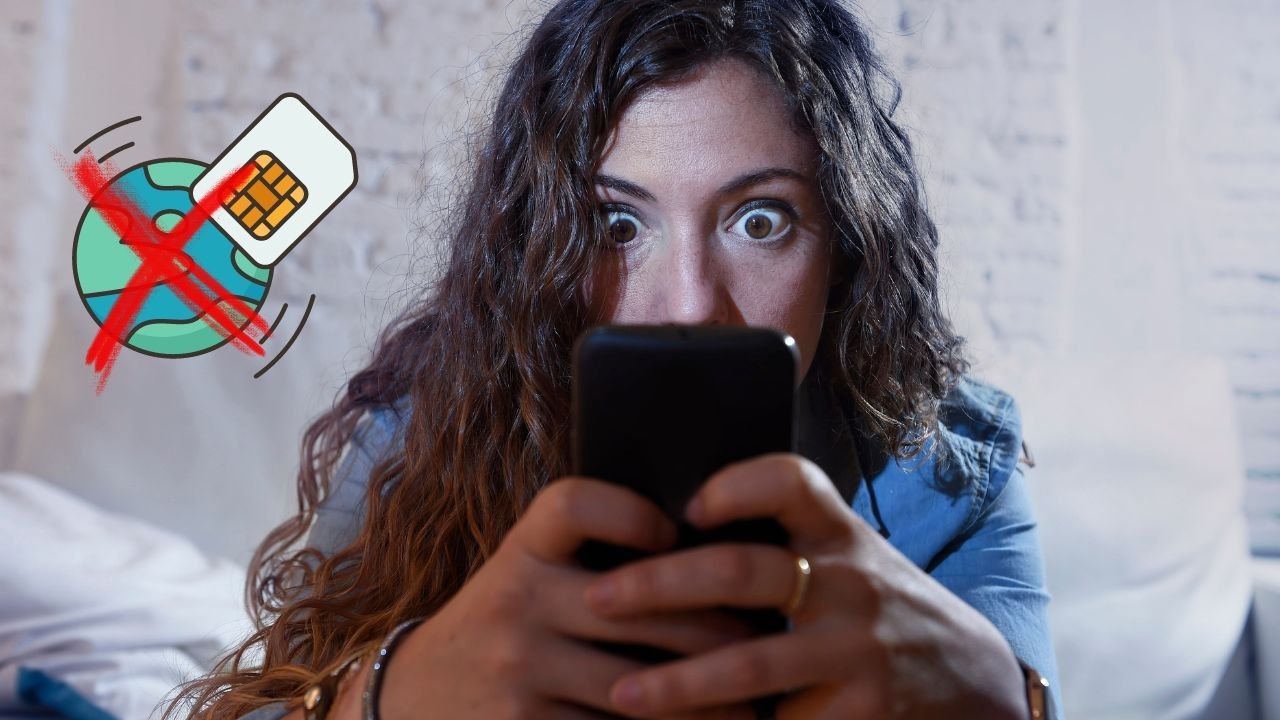 chica mirando móvil sorprendida roaming no funciona