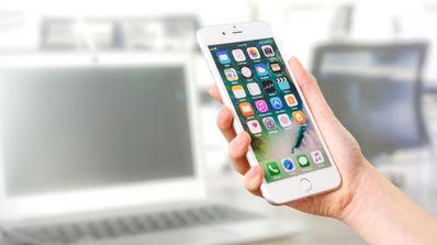 iphone 7 en la mano