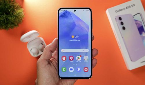 movil samsung en mano