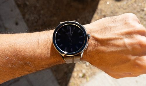 Xiaomi watch 2 pro en mano