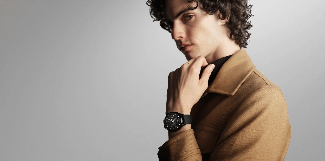 chico con Xiaomi Watch S1 Pro