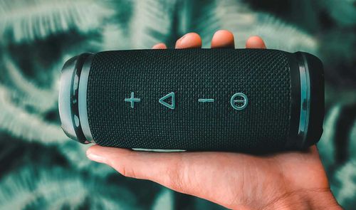 conectar dos altavoces móvil