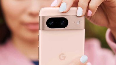 pixel 8 en mano