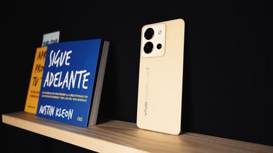 vivo y36 con libros