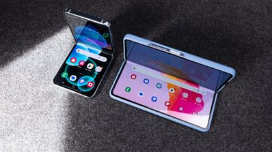 Galaxy z flip5 Samsung apoyado