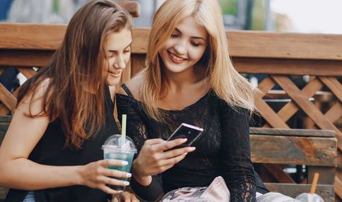 chicas con movil