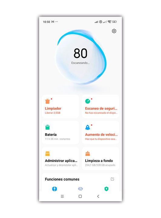 Interfaz de la aplicación de seguridad de Xiaomi mostrando el escaneo del sistema y acceso a funciones de optimización.