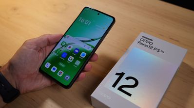 Destacada OPPO Reno12 FS con caja