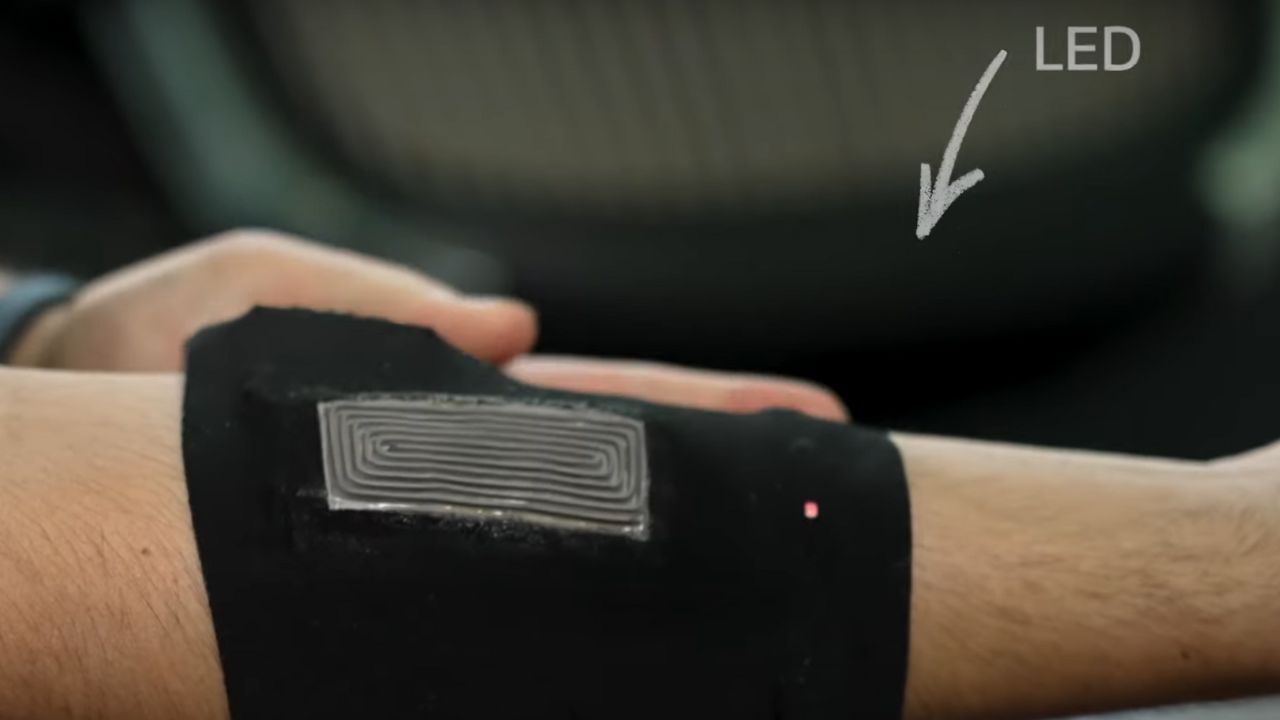 Invento para recargar móviles con calor corporal led