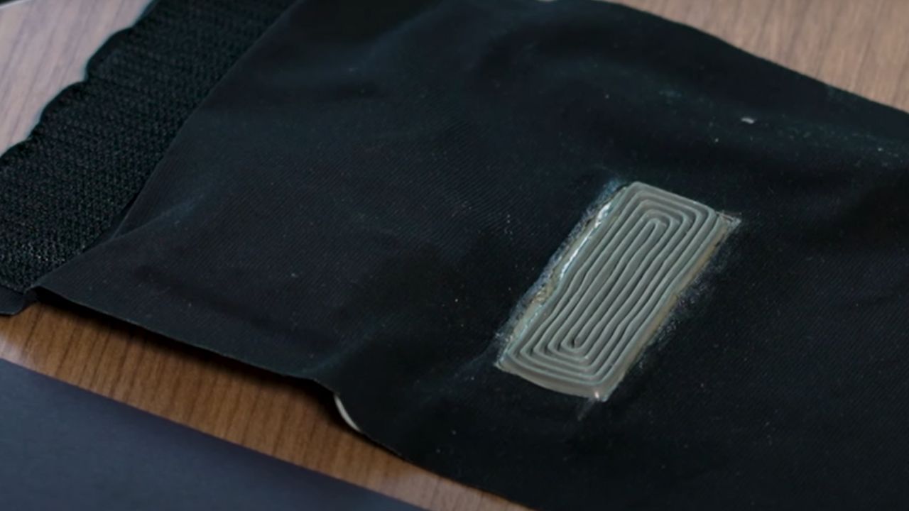 Invento para recargar móviles con calor corporal