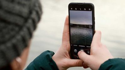 hombre haciendo fotos