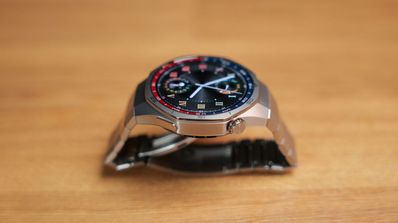 huawei watch gt 5 pro apoyado