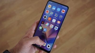 redmi en mano