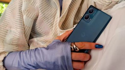 Motorola Edge 50 Fusion en mano