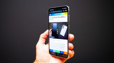 samsung galaxy s23 fe mano pantalla movilzona
