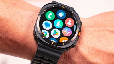 Galaxy Watch Ultra en mano