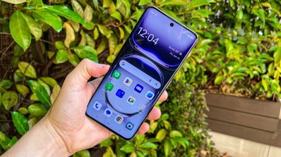 oppo reno 12 en mano