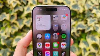 iPhone 16 Pro en mano